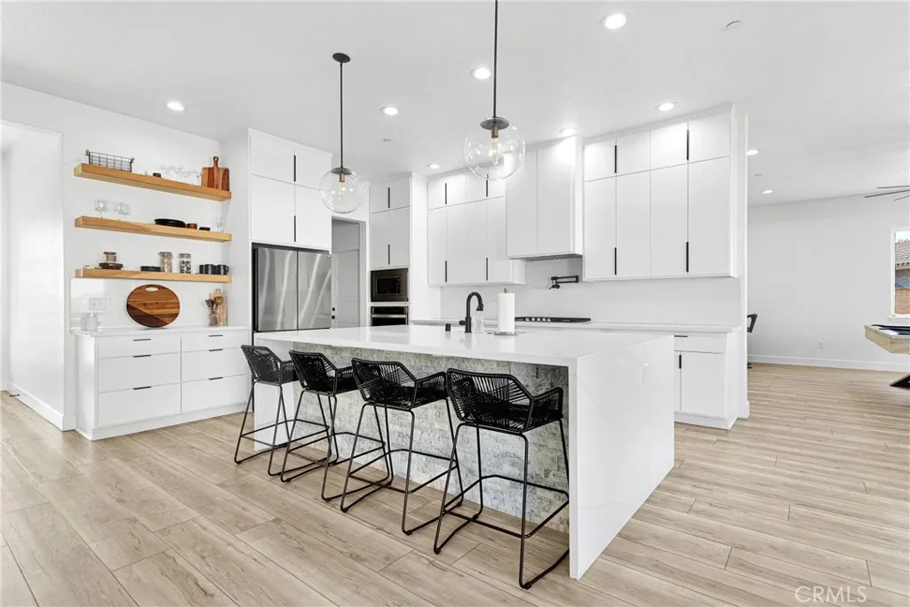 16383 Ridge View Drive, Apple Valley, California 92307 home-pic-13