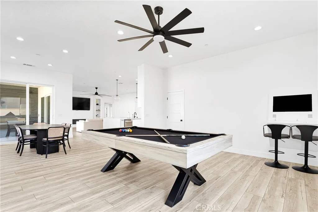 16383 Ridge View Drive, Apple Valley, California 92307 home-pic-19