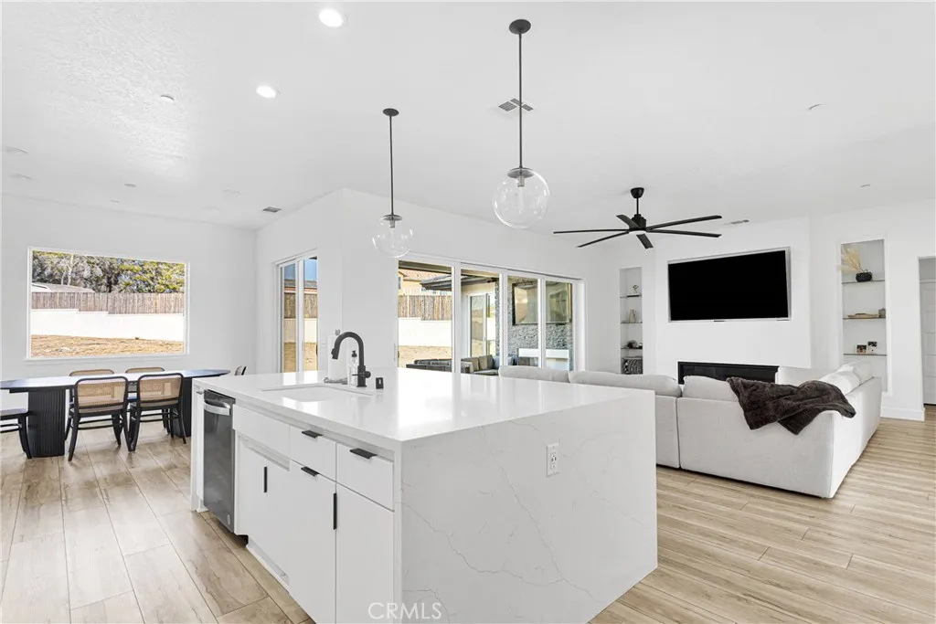 16383 Ridge View Drive, Apple Valley, California 92307 home-pic-15