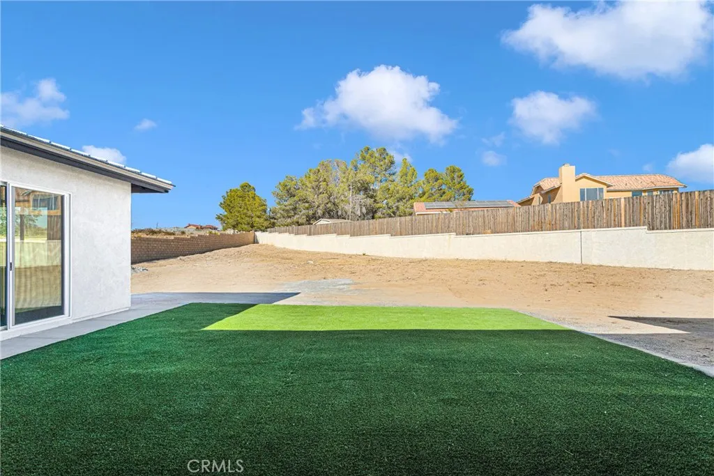 16383 Ridge View Drive, Apple Valley, California 92307 home-pic-46
