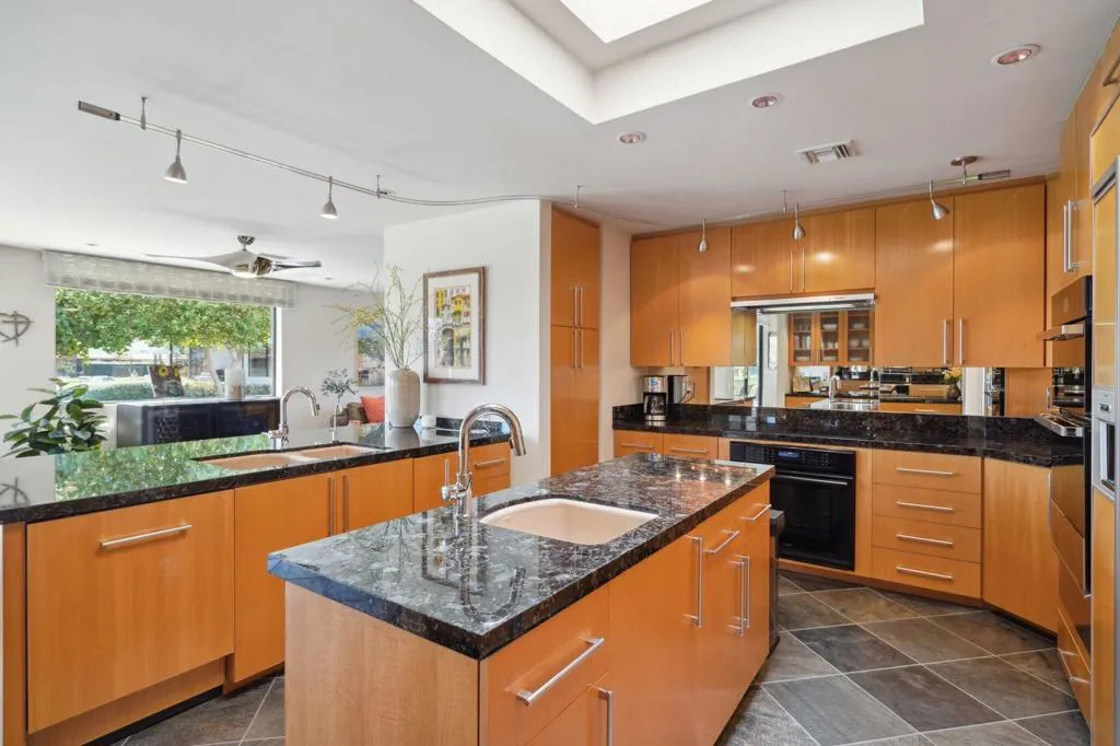 8 Rutgers Court, Rancho Mirage, California 92270 home-pic-19