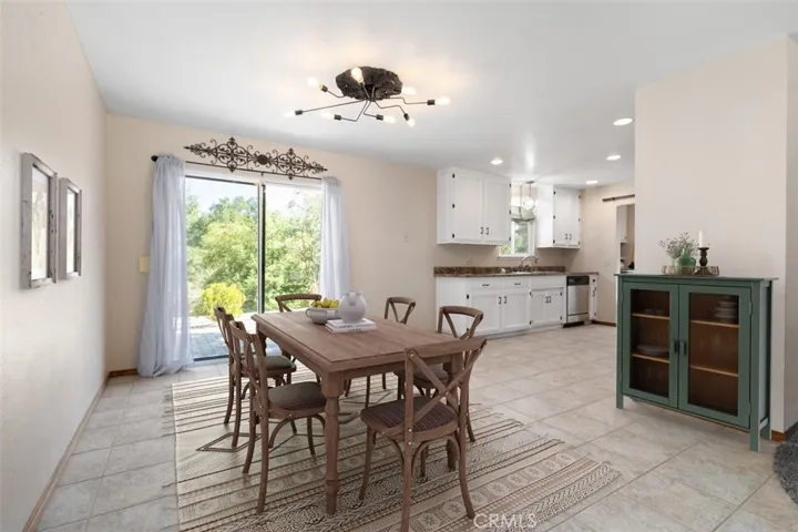 8070 Coromar Ave, Atascadero, California 93422