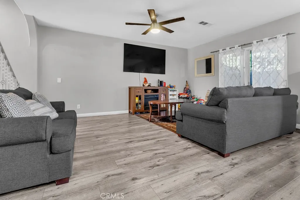 12060 Santa Fe Avenue 4, Lynwood, California 90262 home-pic-10