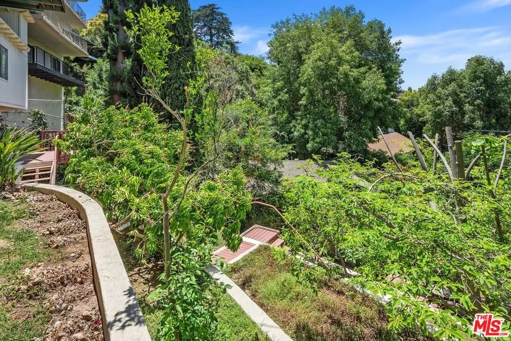 3928 Clayton Avenue, Los Angeles, California 90027 home-pic-27