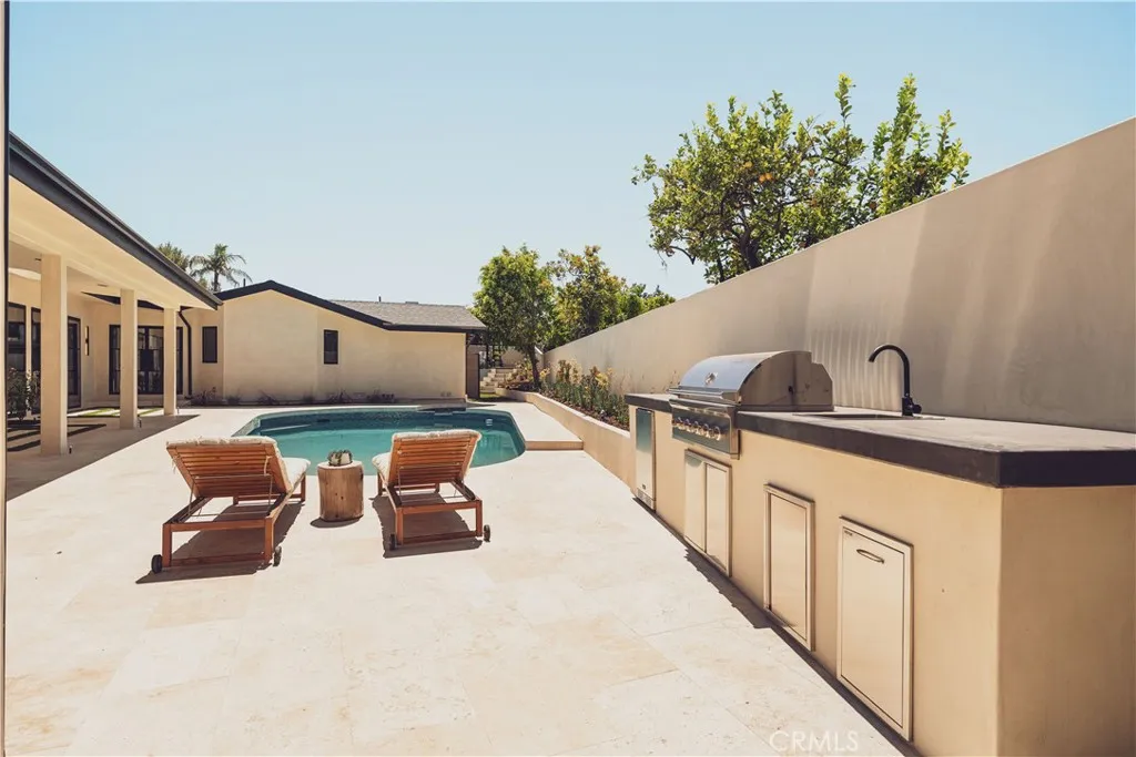 Built in BBQ area
