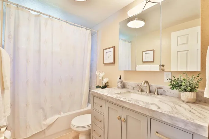 6025 Radcliffe Avenue, Newark, California 94560