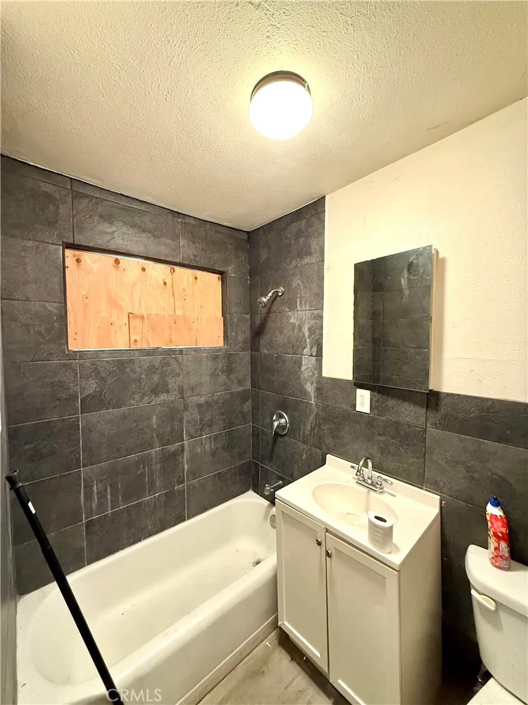 4949 E San Carlos, Rancho Dominguez, California 90221 home-pic-18