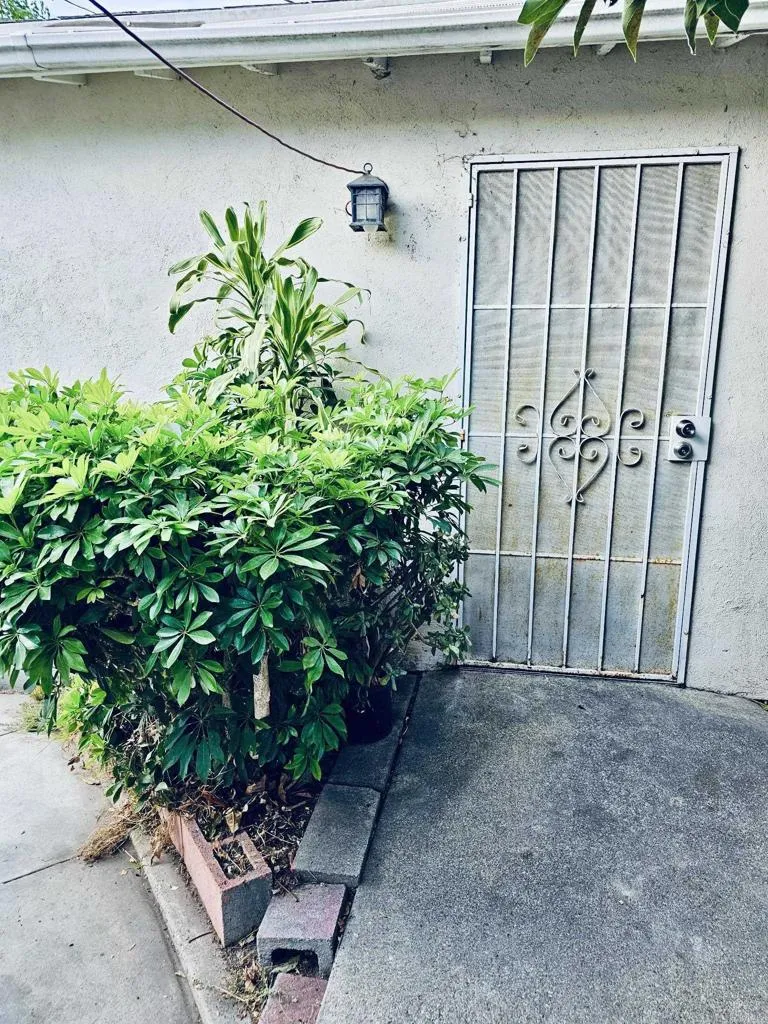 3333 Delta Avenue, Long Beach, California 90810 home-pic-11