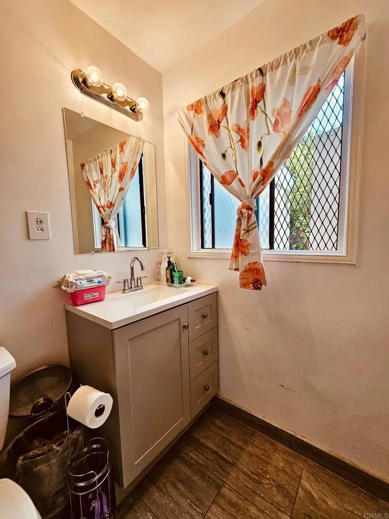 3333 Delta Avenue, Long Beach, California 90810 home-pic-20
