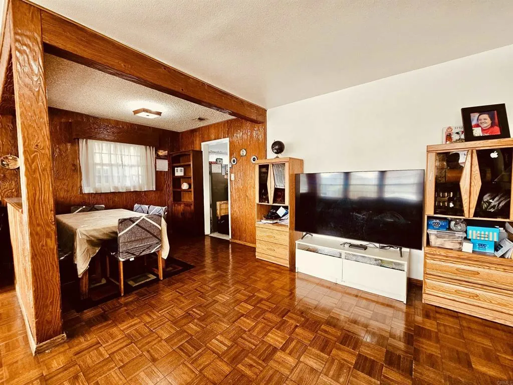 3333 Delta Avenue, Long Beach, California 90810 home-pic-4