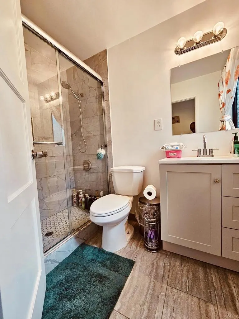 3333 Delta Avenue, Long Beach, California 90810 home-pic-17
