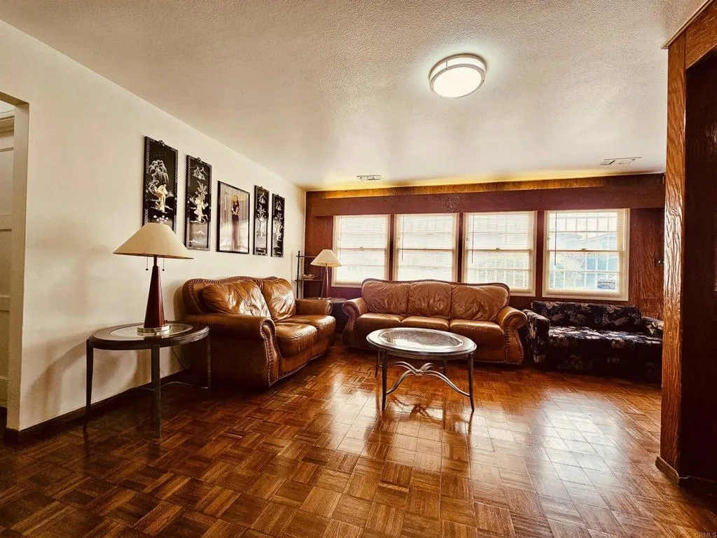 3333 Delta Avenue, Long Beach, California 90810 home-pic-2
