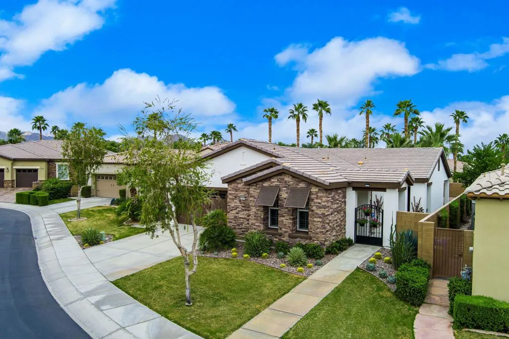 81810 La Paz Court, La Quinta, California 92253 home-pic-2