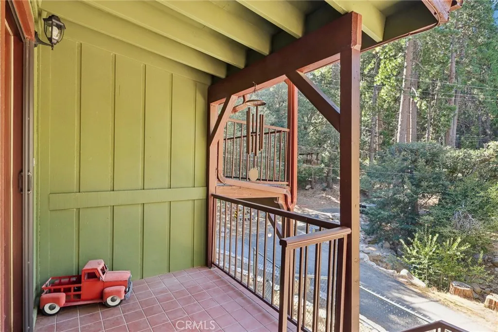 25089 Moon Drive, Crestline, California 92325 home-pic-52