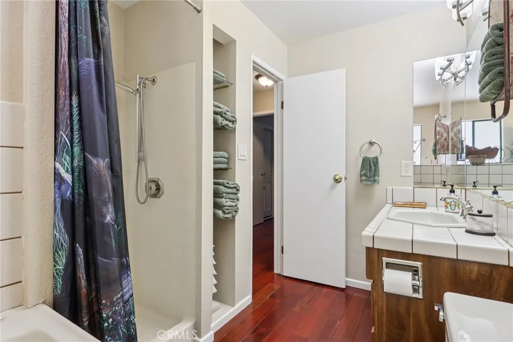 25089 Moon Drive, Crestline, California 92325 home-pic-20