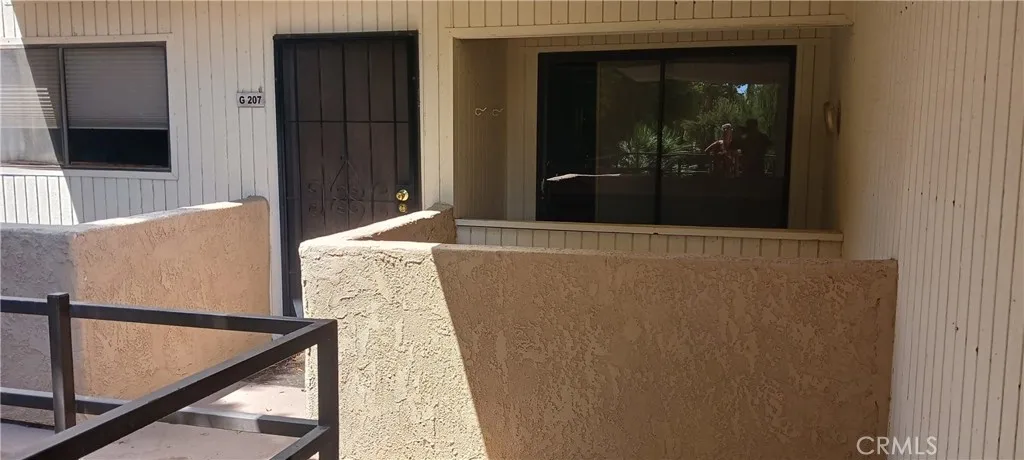 2809 E Los Felices Circle E 207, Palm Springs, California 92262 home-pic-1