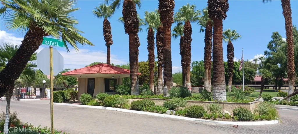 2809 E Los Felices Circle E 207, Palm Springs, California 92262 home-pic-8