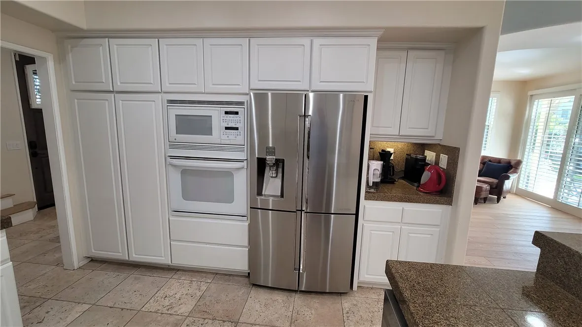 24600 Avignon, Valencia, California 91355 home-pic-9