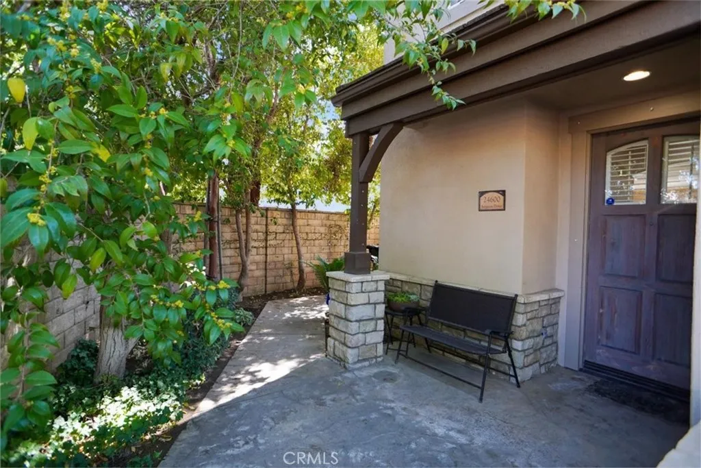 24600 Avignon, Valencia, California 91355 home-pic-2