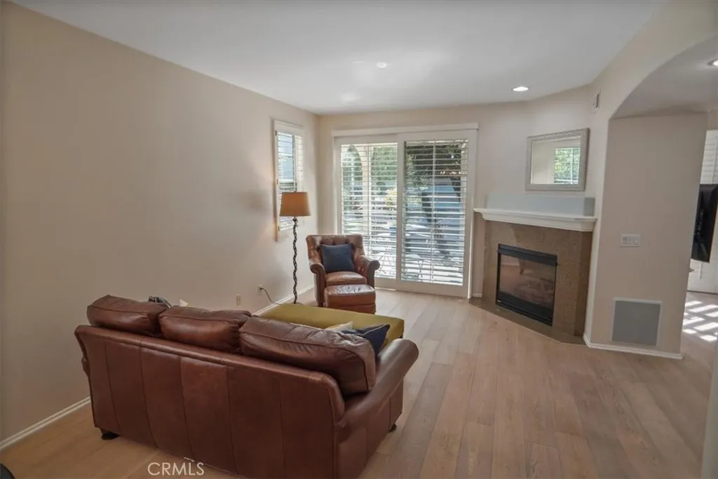 24600 Avignon, Valencia, California 91355 home-pic-6