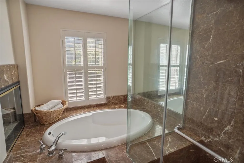 24600 Avignon, Valencia, California 91355 home-pic-15