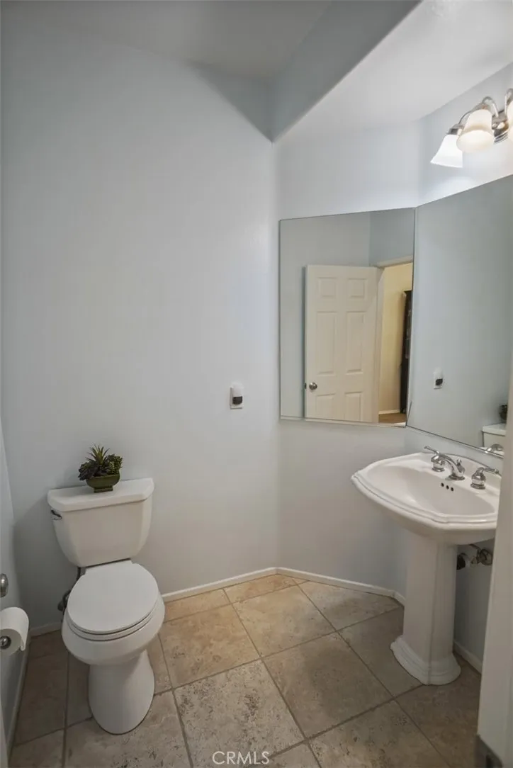 24600 Avignon, Valencia, California 91355 home-pic-7