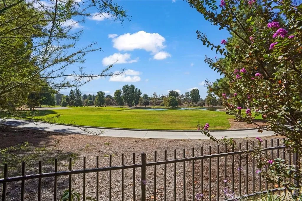 24600 Avignon, Valencia, California 91355 home-pic-25