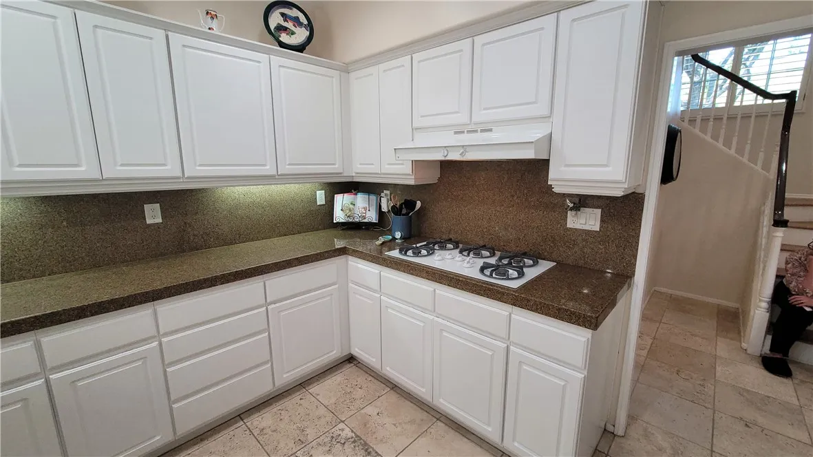 24600 Avignon, Valencia, California 91355 home-pic-10