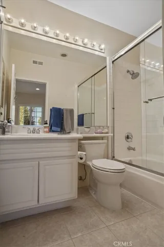 2nd Bedroom en Suite Full Bath