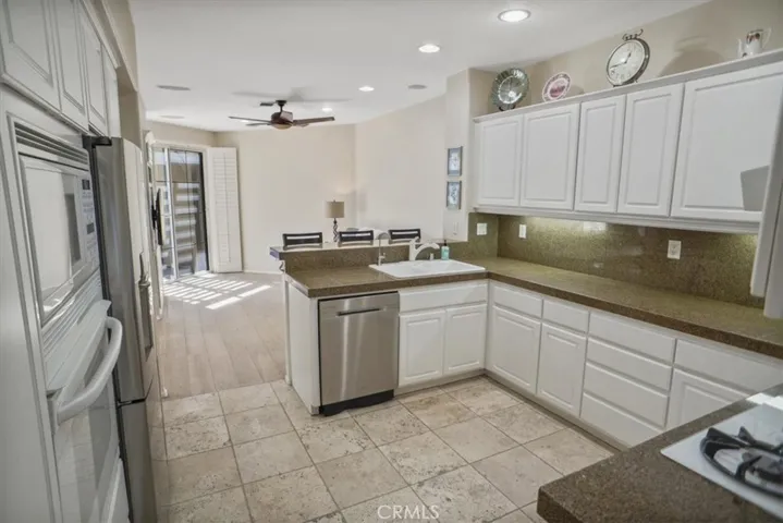 24600 Avignon, Valencia, California 91355