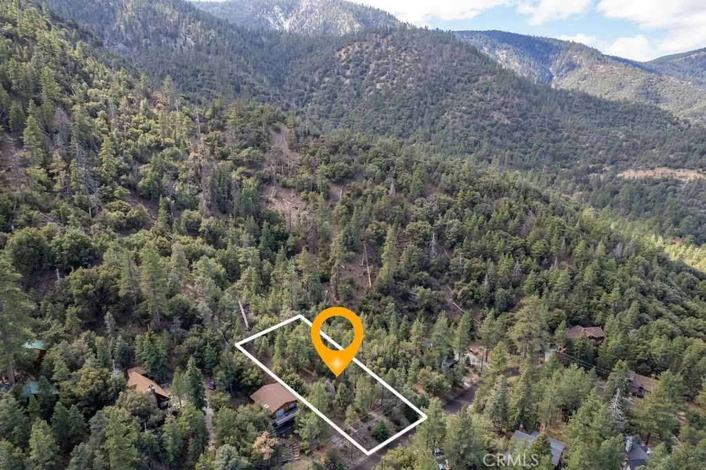 Lot lines are approximate.