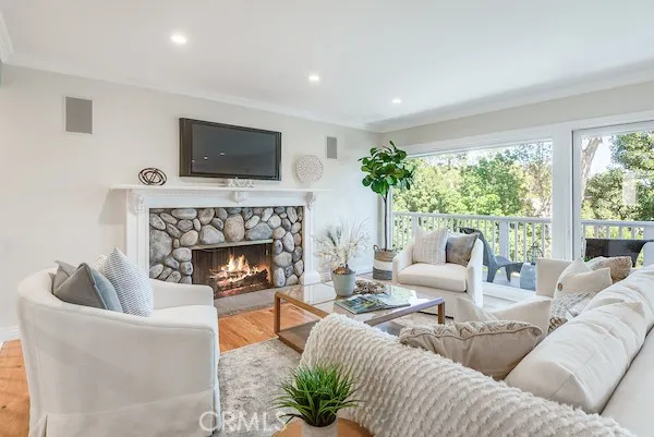 36 Pony Lane, Rolling Hills Estates, California 90274 home-pic-8