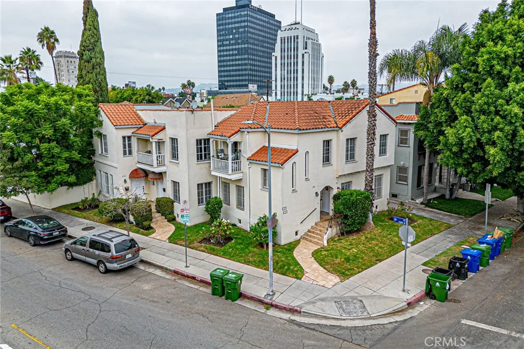 5355 W 8th Street, Los Angeles, California 90036 home-pic-5