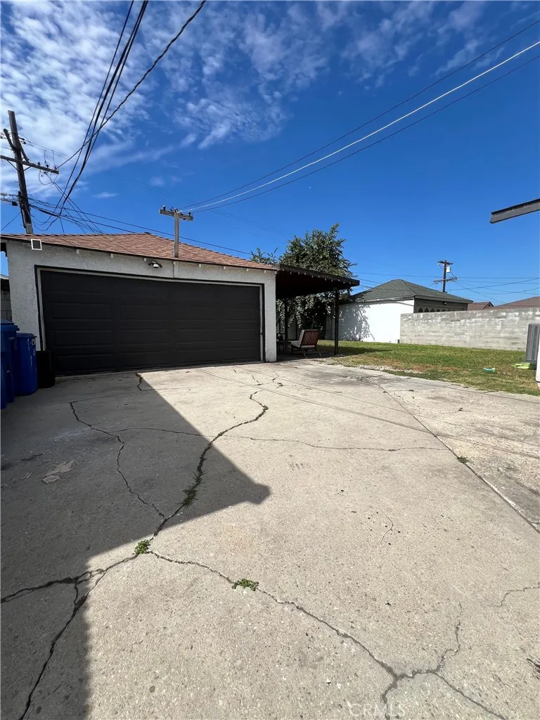 11821 Menlo, Los Angeles, California 90044 home-pic-15