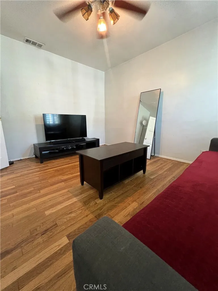 11821 Menlo, Los Angeles, California 90044 home-pic-13