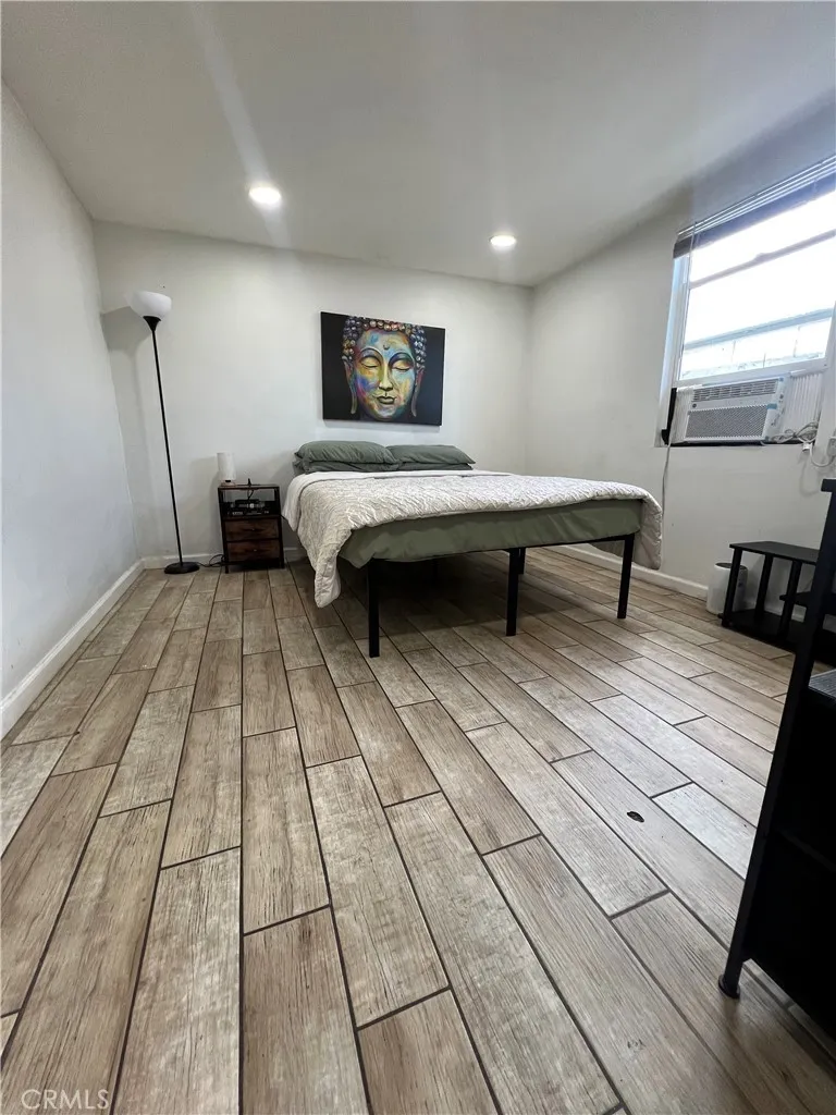 11821 Menlo, Los Angeles, California 90044 home-pic-17