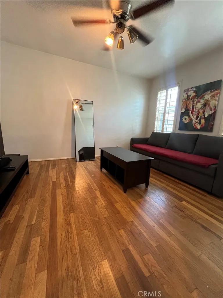 11821 Menlo, Los Angeles, California 90044 home-pic-12