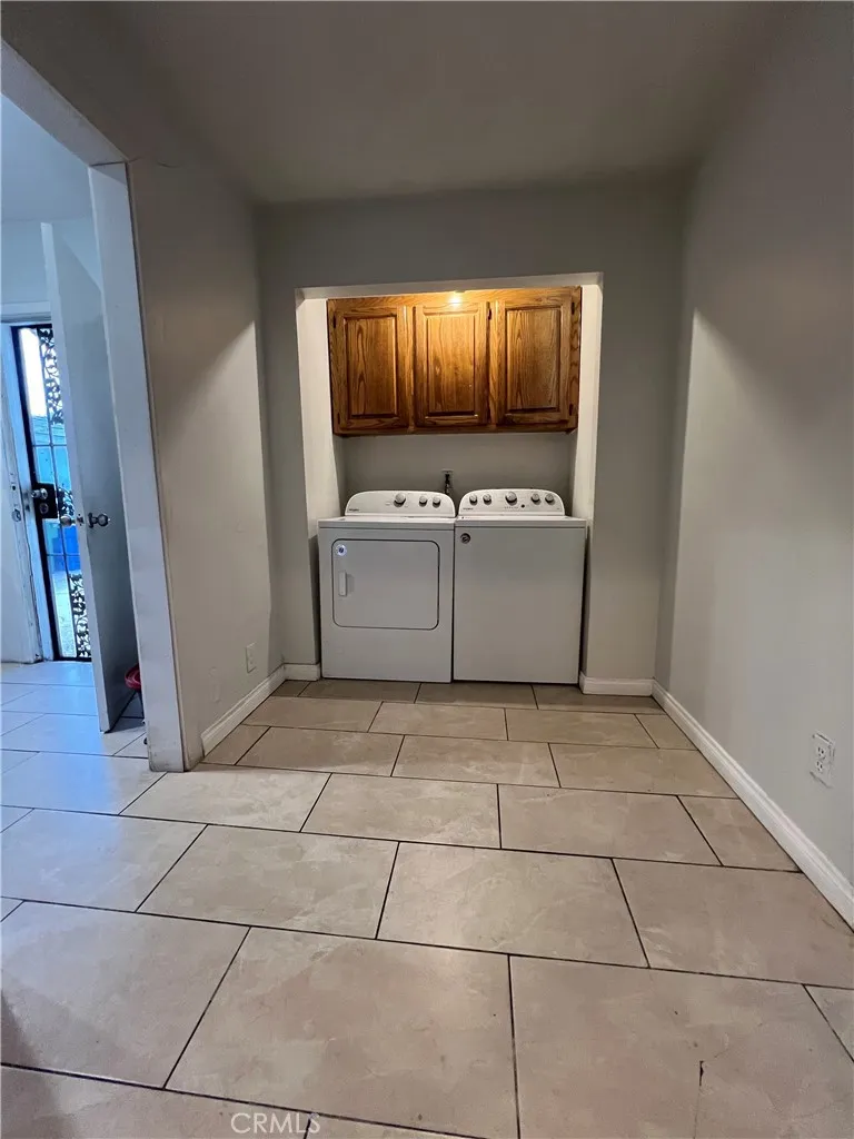 11821 Menlo, Los Angeles, California 90044 home-pic-7