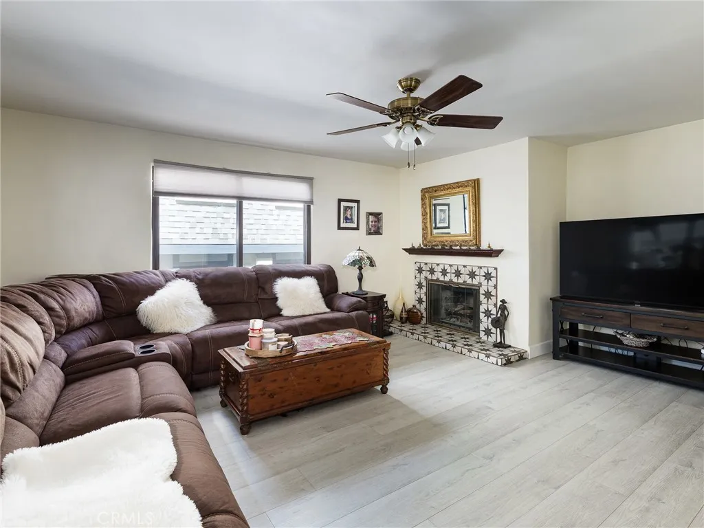 212 E Imperial Avenue E, El Segundo, California 90245 home-pic-2