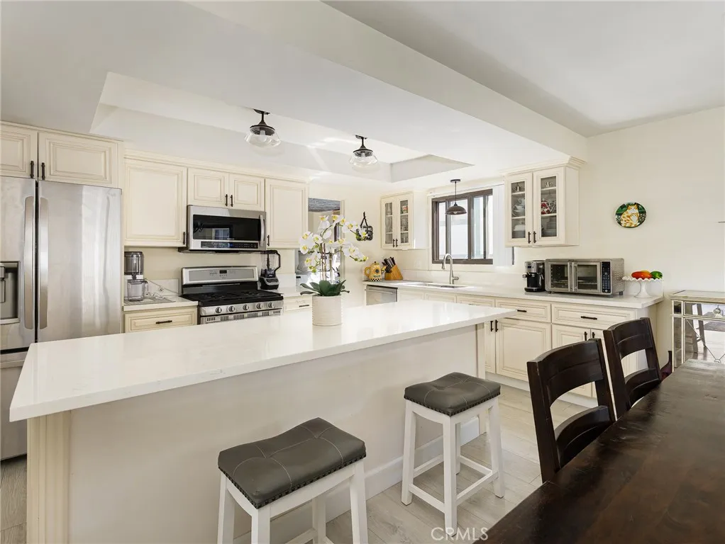 212 E Imperial Avenue E, El Segundo, California 90245 home-pic-4