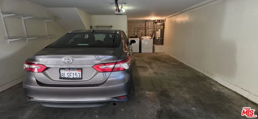 1154 N Sycamore Avenue 8, Los Angeles, California 90038 home-pic-16