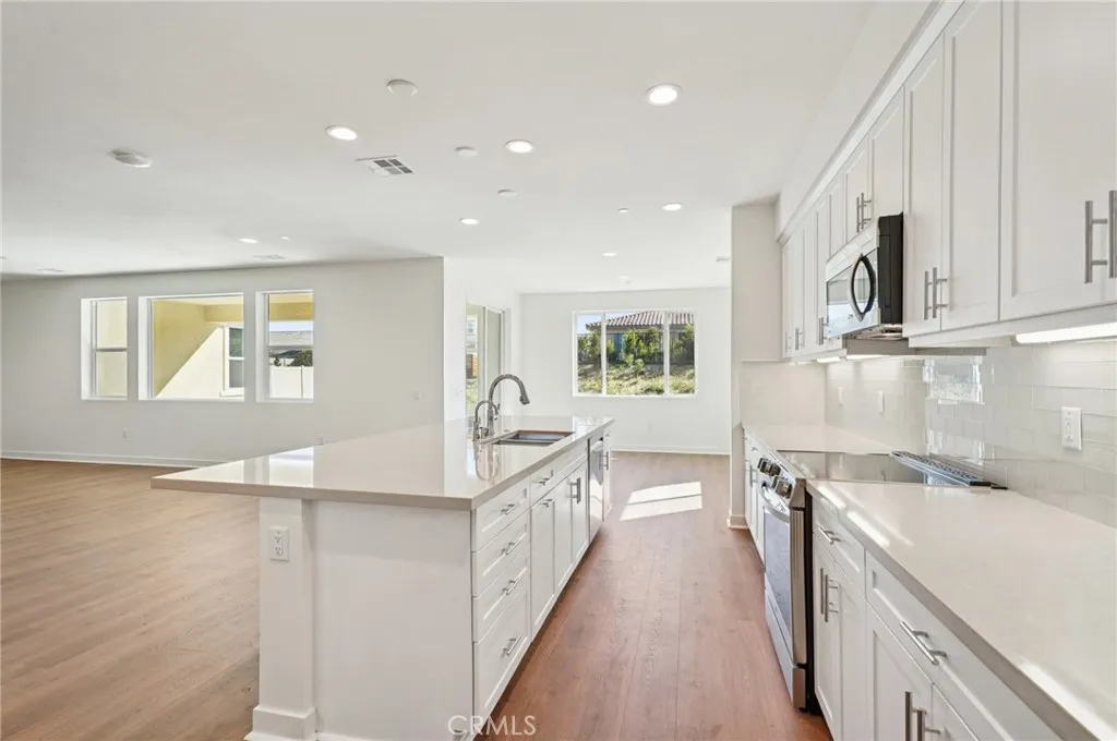 4040 Saddlewood Drive, Palmdale, California 93551 home-pic-2