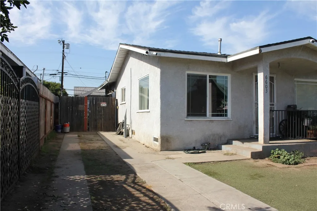 6603 6th Avenue, Los Angeles, California 90043 home-pic-1