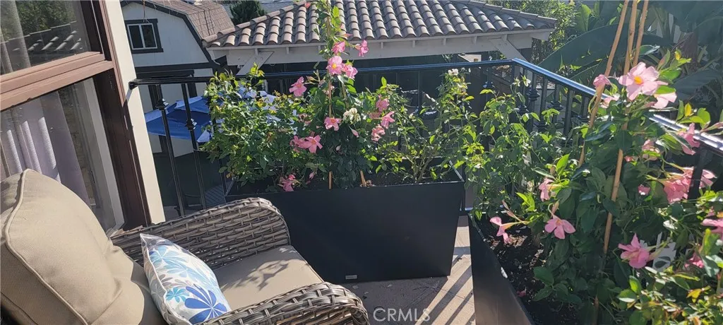 Large Garden Horizon Ocean & Sunset View Balcony off Primary Bedroom Suite w/2 Swivel Rockers