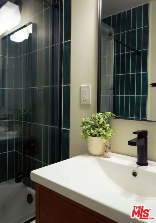 2046 S Burnside Avenue, Los Angeles, California 90016 home-pic-32