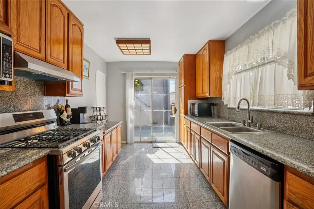 2116 Marine Avenue, Gardena, California 90249 home-pic-7