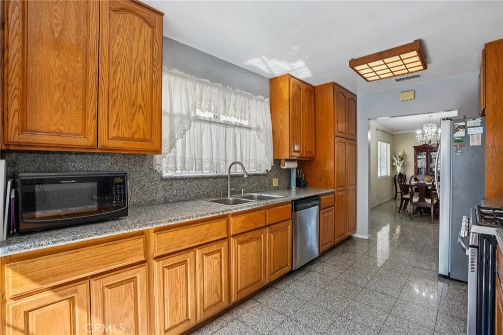 2116 Marine Avenue, Gardena, California 90249 home-pic-10