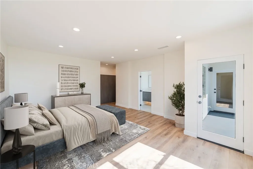 1426 Killarney Avenue, Los Angeles, California 90065 home-pic-16