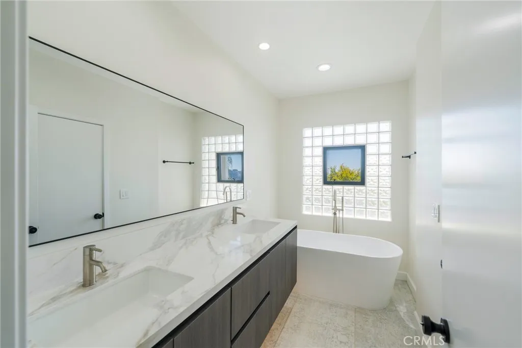 1426 Killarney Avenue, Los Angeles, California 90065 home-pic-20