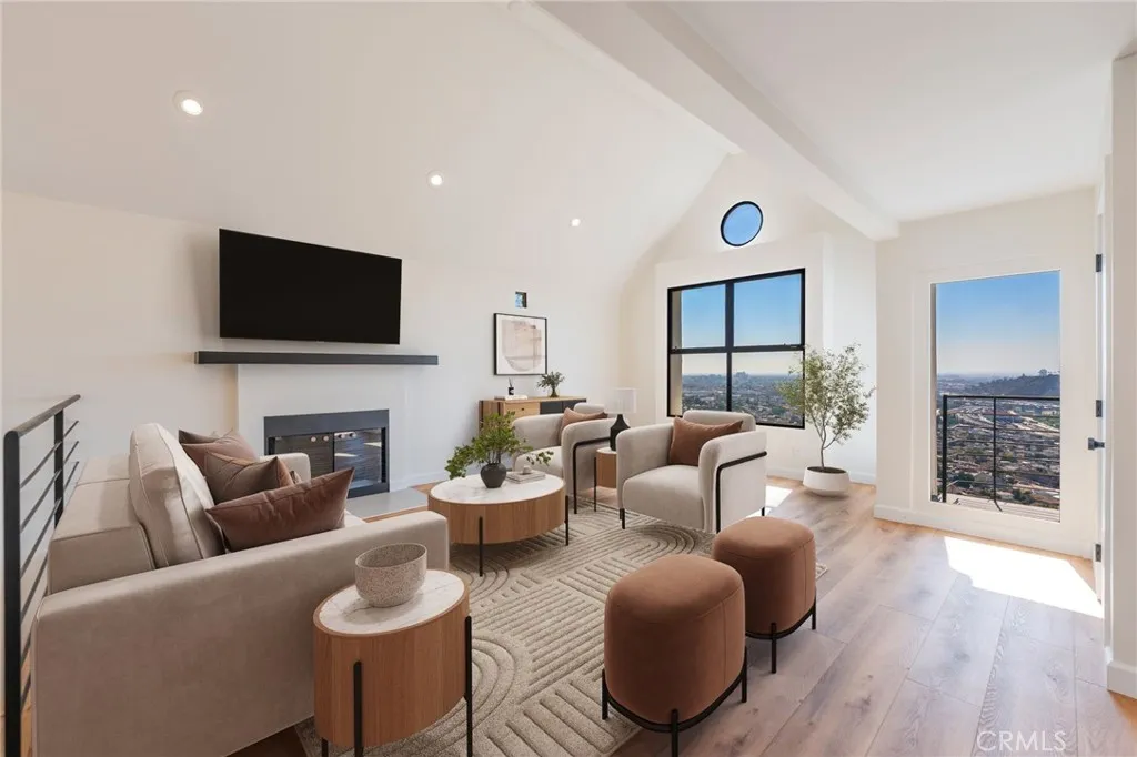 1426 Killarney Avenue, Los Angeles, California 90065 home-pic-2